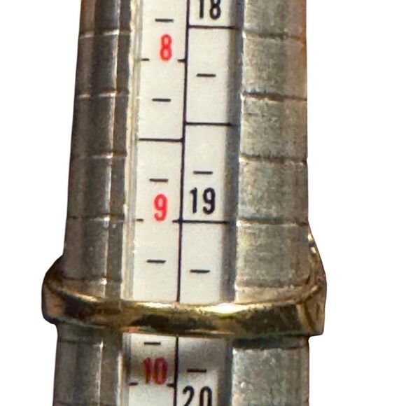 Fashion jewelry Gold tone and Green oval center stone Statement Ring size10 - Picture 6 of 6